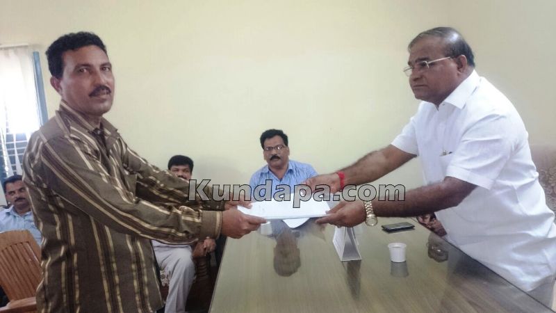 ಅಕ್ರಮ-ಸಕ್ರಮ ಫಲಾನುಭವಿಗಳಿಗೆ ಹಕ್ಕುಪತ್ರ ವಿತರಣೆ