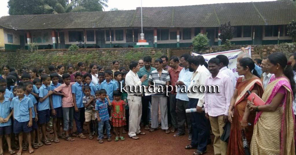 ಇಡೂರು-ಕುಂಜ್ಞಾಡಿ: ಶಿಕ್ಷಕ ವಗಾವಣೆ ಖಂಡಿಸಿ ಪ್ರತಿಭಟನೆ