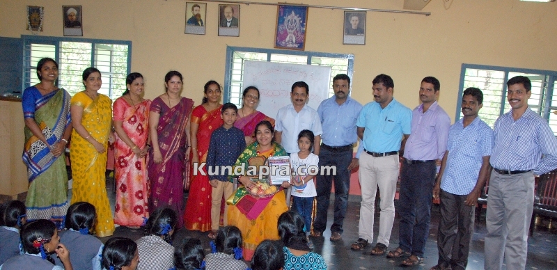 ಮಾವಿನಕಟ್ಟೆ ಶಾಲೆಯಲ್ಲಿ ನಿವೃತ್ತಿಗೊಂಡ ಶಿಕ್ಷಕಿಗೆ ಸನ್ಮಾನ