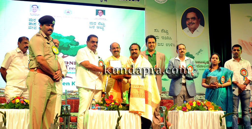 ಶಿಕ್ಷಕ ರವೀಂದ್ರ ಪಿ. ಬೈಂದೂರು ಅವರ ‘ಹಸಿರೇ ಜೀವನ’ ಧ್ವನಿಸುರುಳಿ ಬಿಡುಗಡೆ
