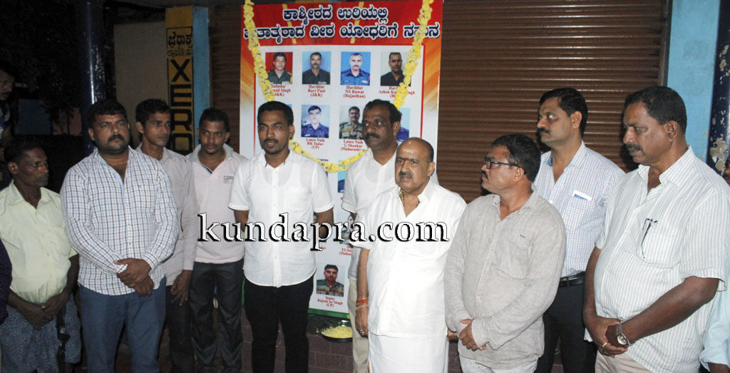 ಬೈಂದೂರು: ಹುತಾತ್ಮ ಯೋಧರಿಗೆ ಮೊಂಬತ್ತಿ ಬೆಳಗಿ ನಮನ