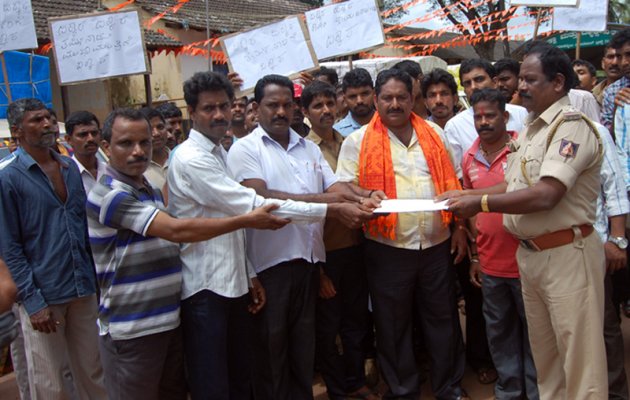 ಅಮಾಸೆಬೈಲು: ತಮಿಳುನಾಡಿನಲ್ಲಿ ರಟ್ಟಾಡಿಯ ಯುವಕನ ಮೇಲಿನ ಹಲ್ಲೆ ಖಂಡಿಸಿ ಪ್ರತಿಭಟನೆ