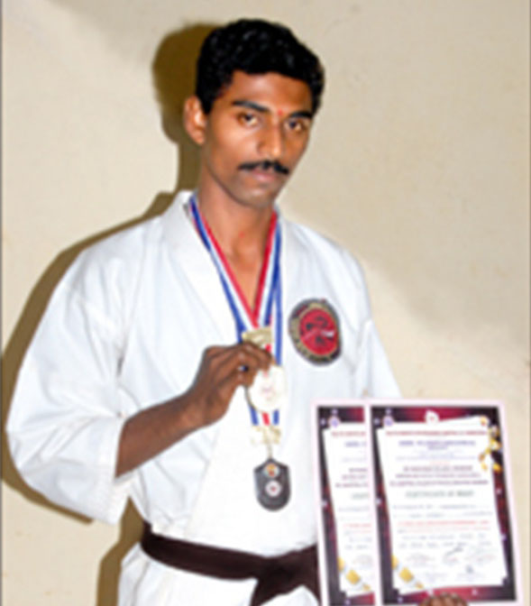 ರಾಜ್ಯ ಮಟ್ಟದ ಮುಕ್ತ ಕರ್ನಾಟಕ ಕರಾಟೆ ಚಾಪಿಂಯನ್ಶಿಪ್: ಉಪ್ಪುಂದ ವಿಶ್ವನಾಥಗೆ ಪೈಟಿಂಗ್ನಲ್ಲಿ ಚಿನ್ನದ ಪದಕ