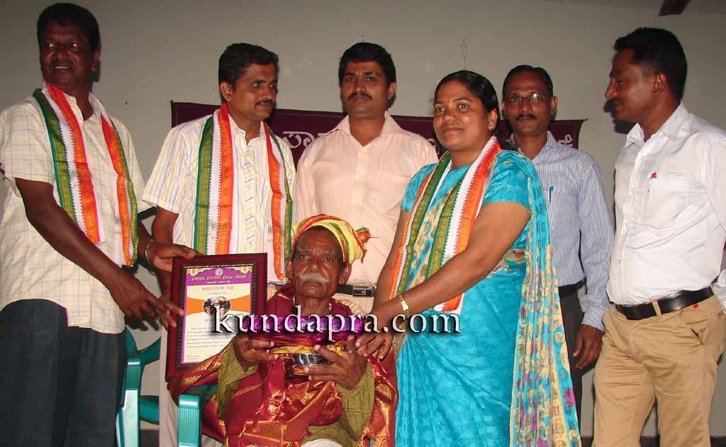 ಭುಜಂಗ ಕೊರಗರಿಗೆ ಹುಟ್ಟೂರ ಸನ್ಮಾನ