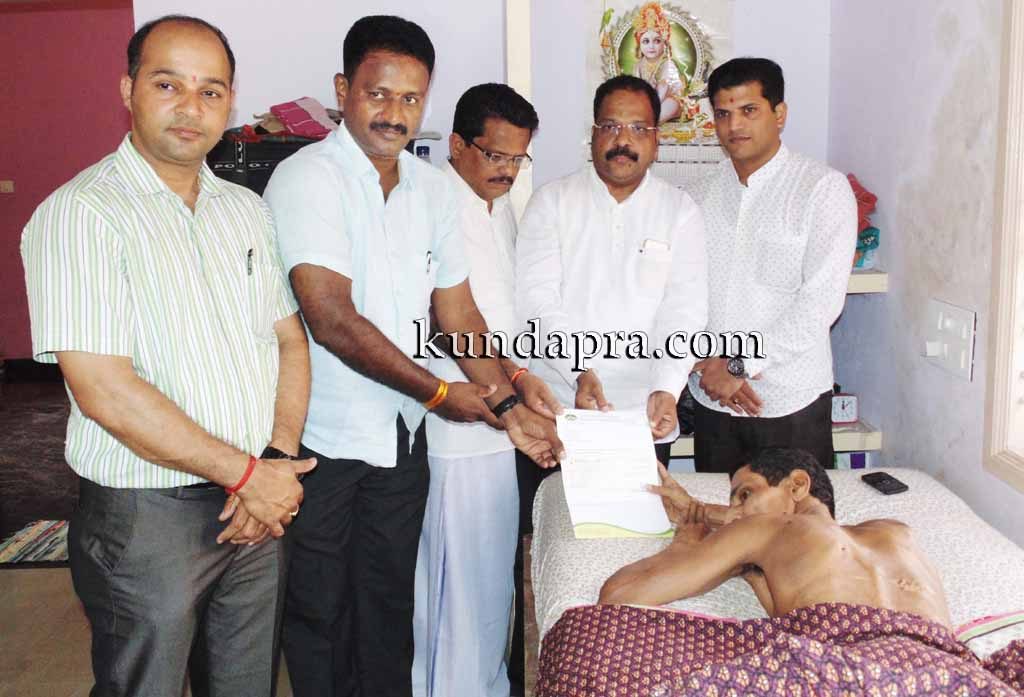 ಸಾರ್ಕಲ್: 24 ವರ್ಷಗಳಿಂದ ಹಾಸಿಗೆ ಹಿಡಿದ ವ್ಯಕ್ತಿಗೆ ನೆರವು