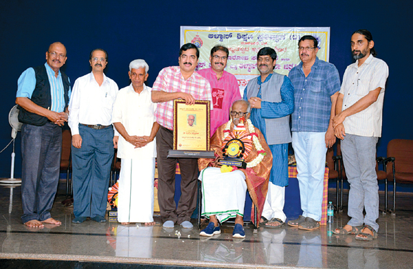 ಜಿ.ಎಲ್.ಎನ್. ಸಿಂಹ, ಪೆರುಮಾಳ್ ಅವರಿಗೆ ಚಿತ್ರಸಿರಿ, ಛಾಯಾಚಿತ್ರ ಸಿರಿ ಪ್ರಶಸ್ತಿ ಪ್ರದಾನ