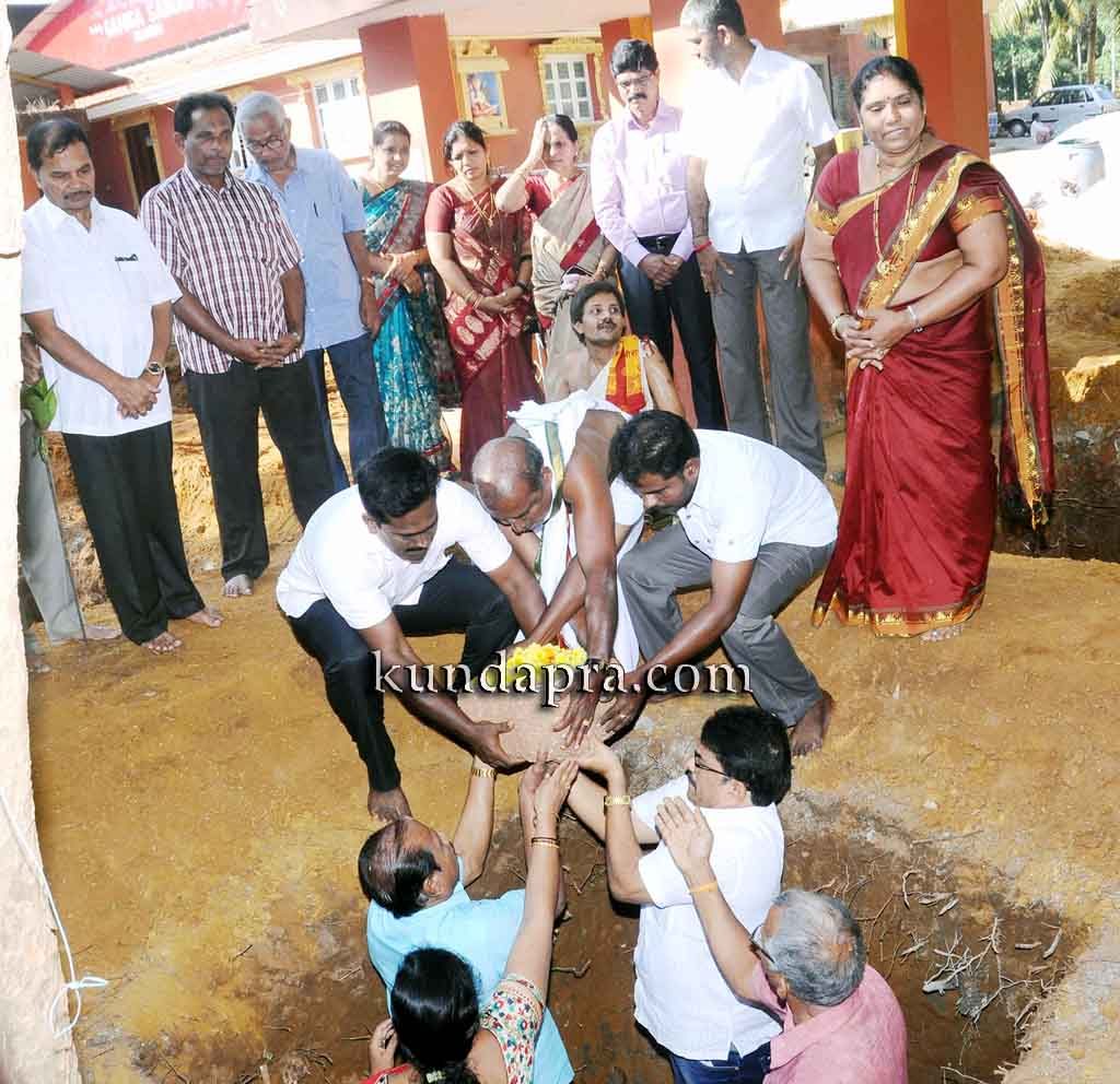 ಕುಂದಾಪುರ: ಶ್ರೀ ವ್ಯಾಸರಾಜ ಮಠ ವೃಂದಾವನ ಜೀರ್ಣೋದ್ಧಾರಕ್ಕೆ ಶಿಲಾನ್ಯಾಸ