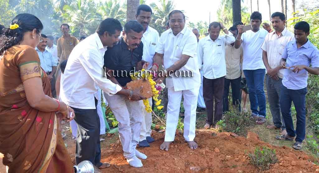 ವಂಡ್ಸೆ: ಗ್ರಾಮ ವಿಕಾಸ ಯೋಜನೆ ಕಾಮಗಾರಿಗಳಿಗೆ ಶಿಲಾನ್ಯಾಸ