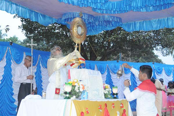 ಬೈಂದೂರಿನಲ್ಲಿ ಕ್ರೈಸ್ತ ಭಾಂದವರ ಕೊಂಪ್ರಿಪೆಸ್ಟ್ ಸಂಭ್ರಮ