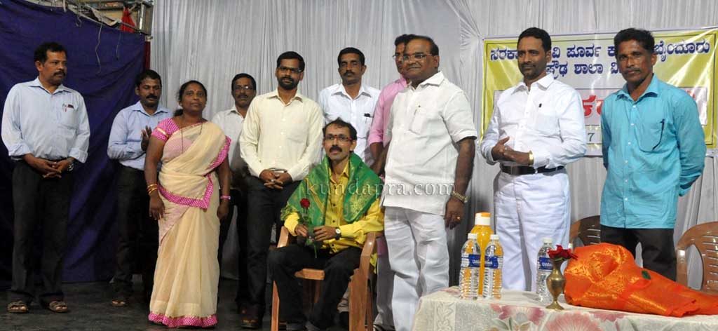 ವಿದ್ಯಾರ್ಥಿಗಳಿಗೆ ಮಾರ್ಕ್ಸ್ ಜೊತೆಯಲ್ಲಿ ಉತ್ತಮ ರಿಮಾರ್ಕ್ಸ್ ಬೇಕು: ವಿಠಲ ನಾಯ್ಕ್