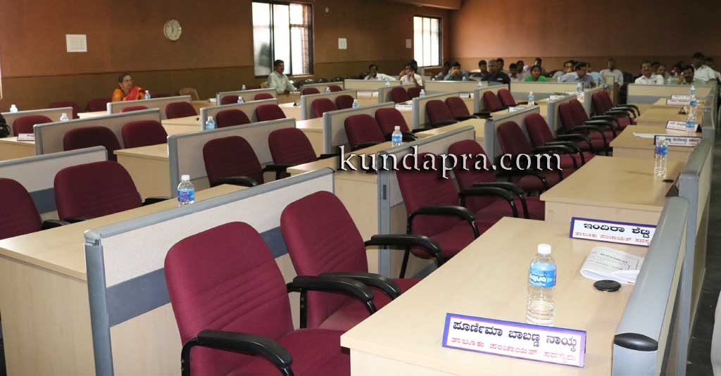 ಕುಂದಾಪುರ: ತಾಲೂಕು ಪಂಚಾಯತ್ ಇಒ ವರ್ಗಾವಣೆಗೆ ಸದಸ್ಯರ ಪಟ್ಟು, ಸಭಾತ್ಯಾಗ