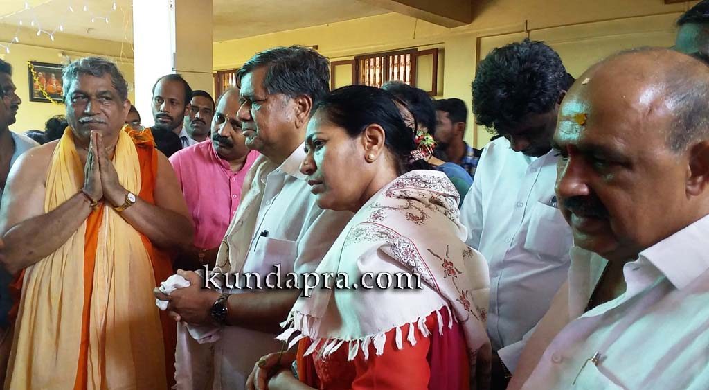 ಮಾಜಿ ಮುಖ್ಯಮಂತ್ರಿ ಜಗದೀಶ ಶೆಟ್ಟರ್ ಆನೆಗುಡ್ಡೆ, ಗುಜ್ಜಾಡಿಗೆ ದೇವಸ್ಥಾನಕ್ಕೆ ಭೇಟಿ