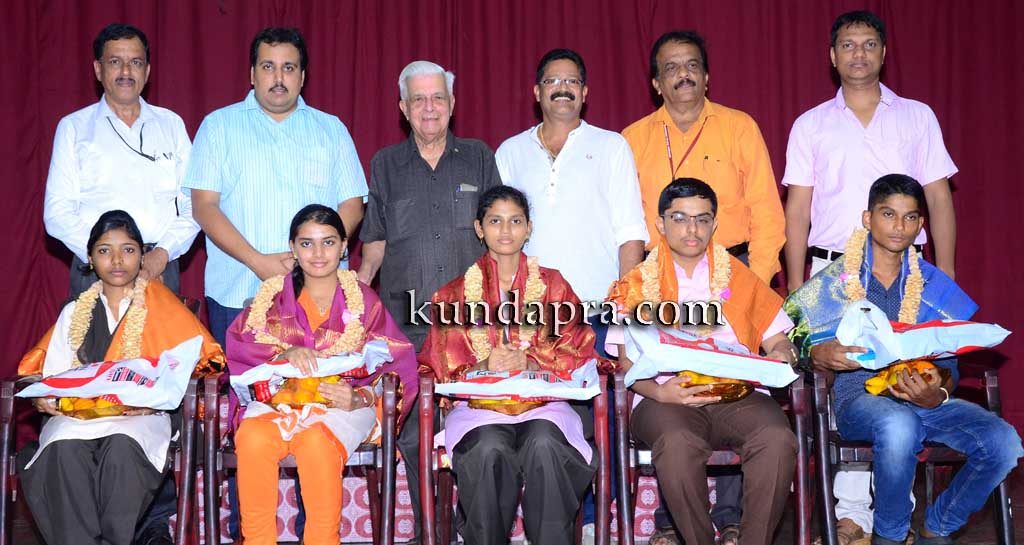 ಭಂಡಾರ್ಕಾಸ್ ಕಾಲೇಜು ಹಳೆವಿದ್ಯಾರ್ಥಿ ಸಂಘ: ಪ್ರತಿಭಾನ್ವಿತ ವಿದ್ಯಾರ್ಥಿಗಳಿಗೆ ಸನ್ಮಾನ