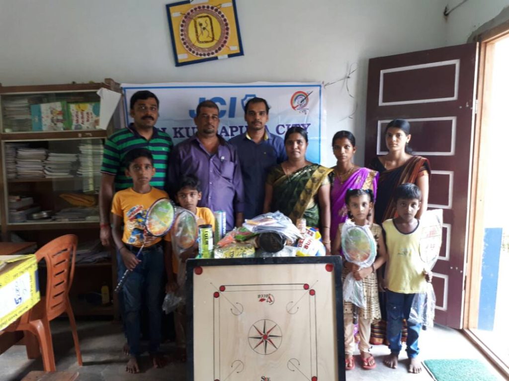 ಕೋಡಿ ಶ್ರೀರಾಮ ವಿದ್ಯಾಕೇಂದ್ರಕ್ಕೆ ಕ್ರೀಡಾ ಸಾಮಾಗ್ರಿ ಕೊಡುಗೆ