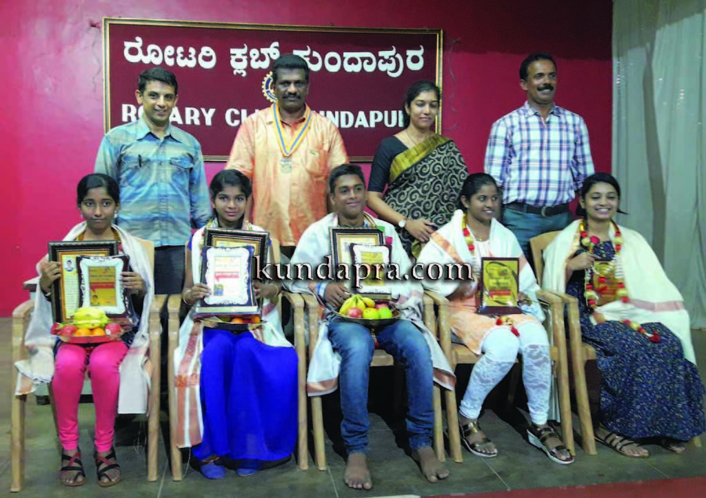 ರೋಟರಿ ಕುಂದಾಪುರ : ಸಾಧಕ ವಿದ್ಯಾರ್ಥಿಗಳಿಗೆ ಸನ್ಮಾನ