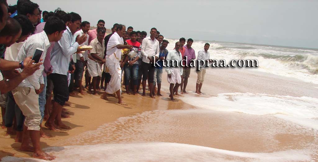 ಮೀನುಗಾರರಿಂದ ಸುರಕ್ಷಿತ ಮತ್ತು ಸಮೃದ್ಧ ಮೀನುಗಾರಿಕೆಗಾಗಿ ಸಮುದ್ರ ಪೂಜೆ