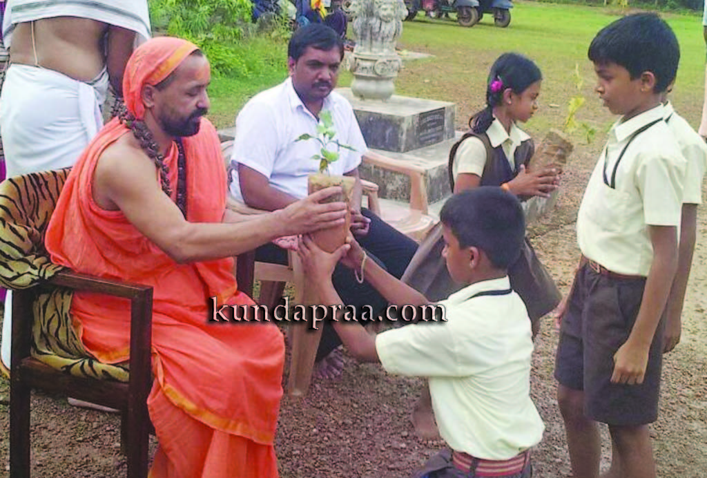 ಸಸ ಪ್ರಭೇದಗಳನ್ನು ಉಳಿಸಿ ಬೆಳಸಿ : ಶ್ರೀ ನೃಸಿಂಹಾಶ್ರಮ ಸ್ವಾಮೀಜಿ