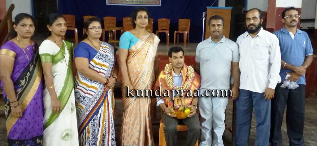 ಗಂಗೊಳ್ಳಿ ಎಸ್ವಿ ಆಂಗ್ಲ ಮಾಧ್ಯಮ ಶಾಲೆ ಮುಖ್ಯೋಪಧ್ಯಾಯರಿಗೆ ಉತ್ತಮ ಶಿಕ್ಷಕ ಪ್ರಶಸ್ತಿ. ಅಭಿನಂದನೆ