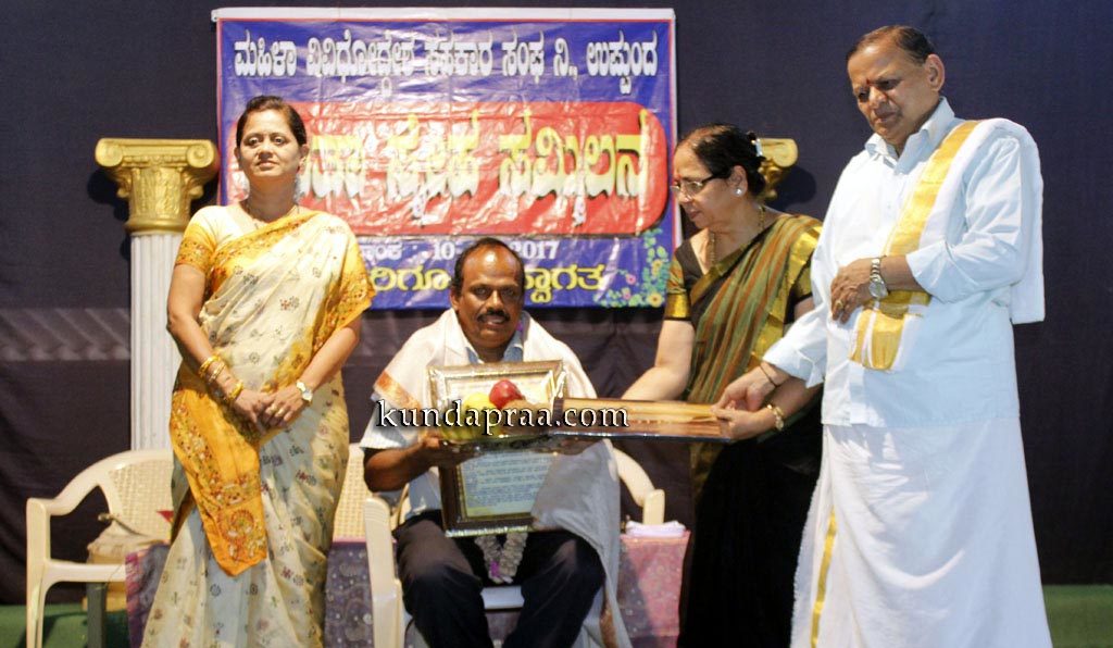 ಪರಸ್ಪರರೊಂದಿಗೆ ಸ್ನೇಹ ವಿಶ್ವಾಸದಿಂದ ಬದುಕುವುದು ಅಗತ್ಯ: ವನಿತಾ ಸ್ನೇಹ ಸಮ್ಮಿಲನದಲ್ಲಿ ವರಮಹಾಲಕ್ಷ್ಮೀ ಹೊಳ್ಳ