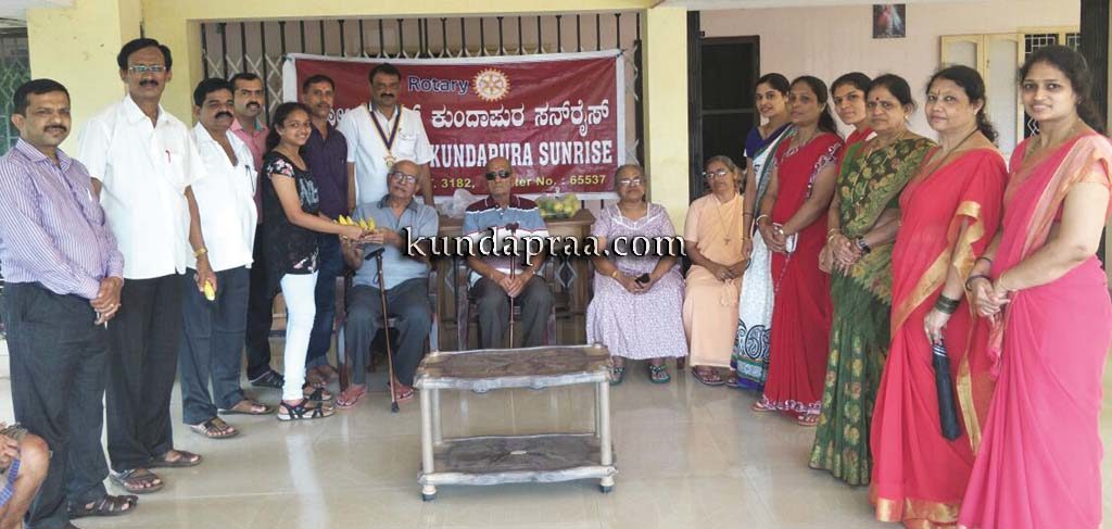 ರೋಟರಿ ಕ್ಲಬ್ ಕುಂದಾಪುರ ಸನ್ರೈಸ್ನಿಂದ ಹಣ್ಣುಹಂಪಲು ವಿತರಣೆ