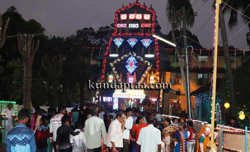 ಕುಂದಾಪುರ: ಸಹಸ್ರಾರು ಭಕ್ತರ ಸಮ್ಮುಖದಲ್ಲಿ ದೀಪೋತ್ಸವ ಸಂಪನ್ನ