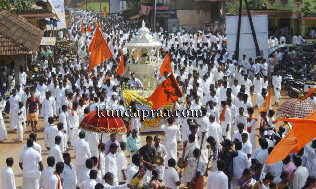 ನೂತನ ಬೆಳ್ಳಿರಥದೊಂದಿಗೆ ಉಪ್ಪುಂದ ರಾಣಿಬಲೆ ಮೀನುಗಾರರಿಂದ ಭವ್ಯ ಪುರಮೆರವಣಿಗೆ