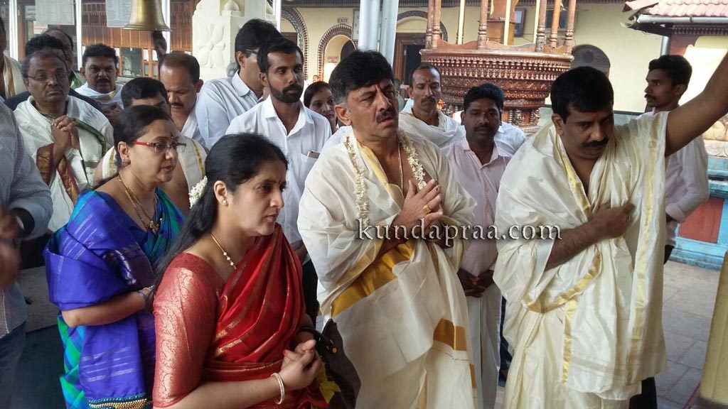 ಕೊಲ್ಲೂರಿನಲ್ಲಿ ಸಚಿವ ಡಿಕೆಶಿ ಚಂಡಿಕಾಹೋಮ