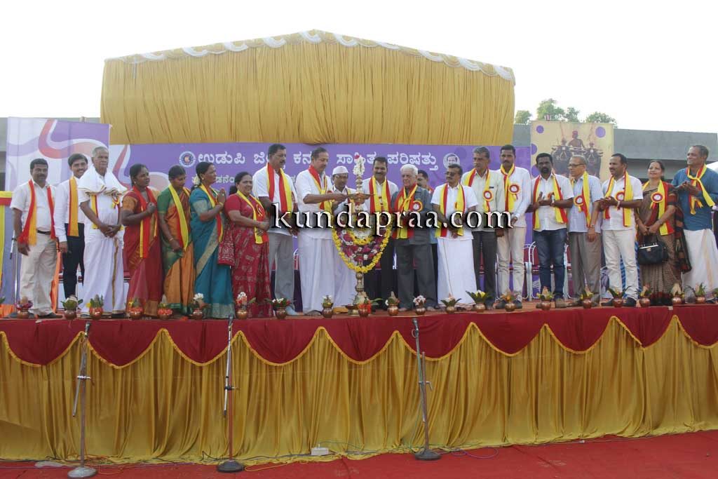 ಖಂಬದಕೋಣೆಯಲ್ಲಿ ಜಿಲ್ಲಾ ಕನ್ನಡ ಸಾಹಿತ್ಯ ಸಮ್ಮೇಳನಕ್ಕೆ ಚಾಲನೆ