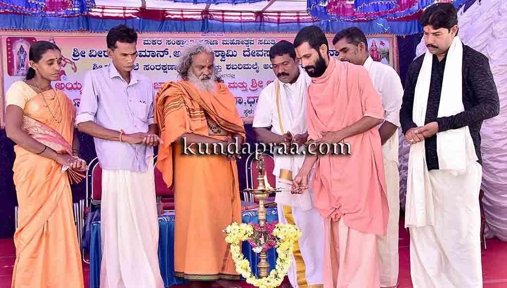 ಏಳವೆಯಲ್ಲಿಯೇ ಮಕ್ಕಳಿಗೆ ನೈತಿಕ ಶಿಕ್ಷಣ ನೀಡುವ ಅಗತ್ಯವಿದೆ: ಈಶವಿಠಲ ಸ್ವಾಮೀಜಿ