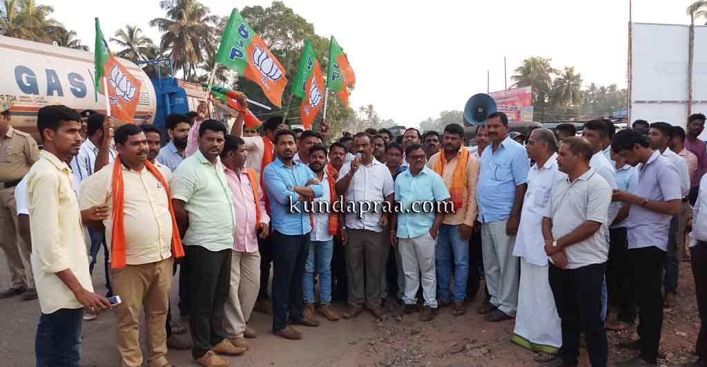 ದೀಪಕ್ ರಾವ್ ಹತ್ಯ ಖಂಡಿಸಿ ಬೈಂದೂರಿನಲ್ಲಿ ಪ್ರತಿಭಟನೆ