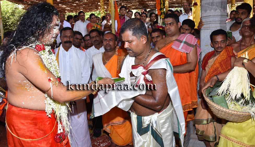 ವತ್ತಿನಕಟ್ಟೆ ನಾಗಮಂಡಲೋತ್ಸವದ ವರ್ಧಂತಿ: ನಾಗಬನದಲ್ಲಿ ಕಲಾತತ್ವಹೋಮ, ಕಲಶಾಭಿಷೇಕ ಸಂಪನ್ನ