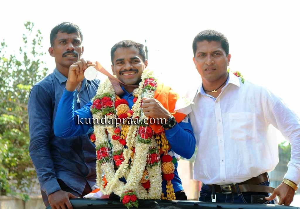 ಕಾಮನ್ವೆಲ್ತ್ ಬೆಳ್ಳಿ ಪದಕ ವಿಜೇತ ಗುರುರಾಜ್ ಪೂಜಾರಿ ಗೆ ಕುಂದಾಪುರ , ಕೊಲ್ಲೂರಿನಲ್ಲಿ ಸ್ವಾಗತ