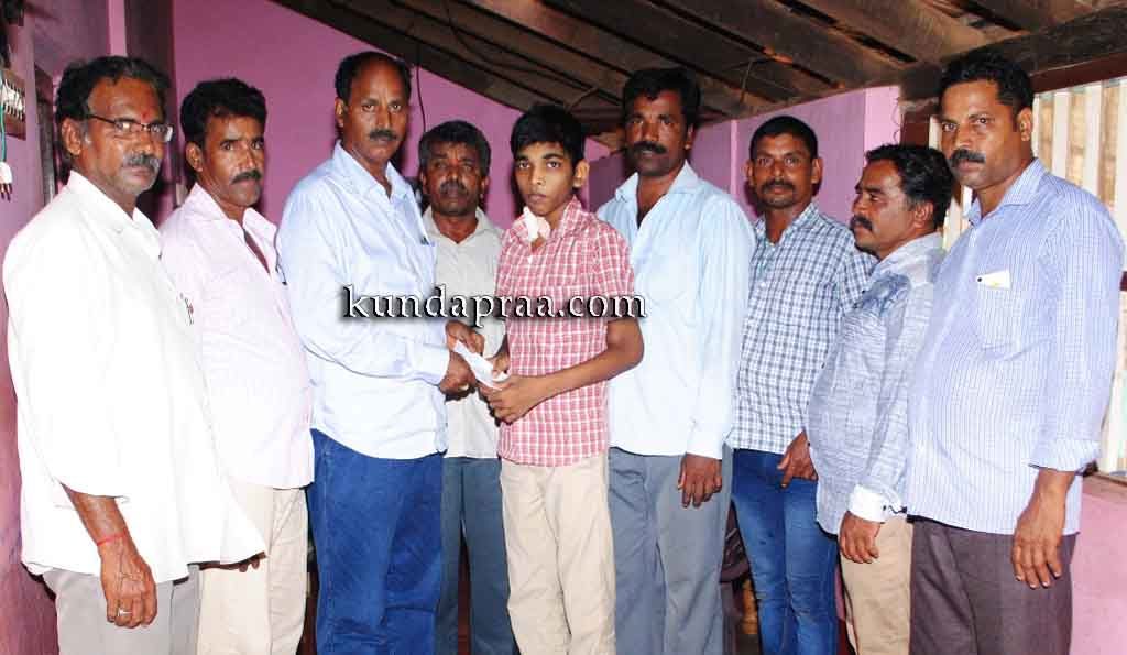 ಕಿಡ್ನಿ ವೈಫಲ್ಯದಿಂದ ಬಳಲುತ್ತಿರುವ ರಿತೇಶ ಖಾರ್ವಿಗೆ ಸಹಾಯಧನ