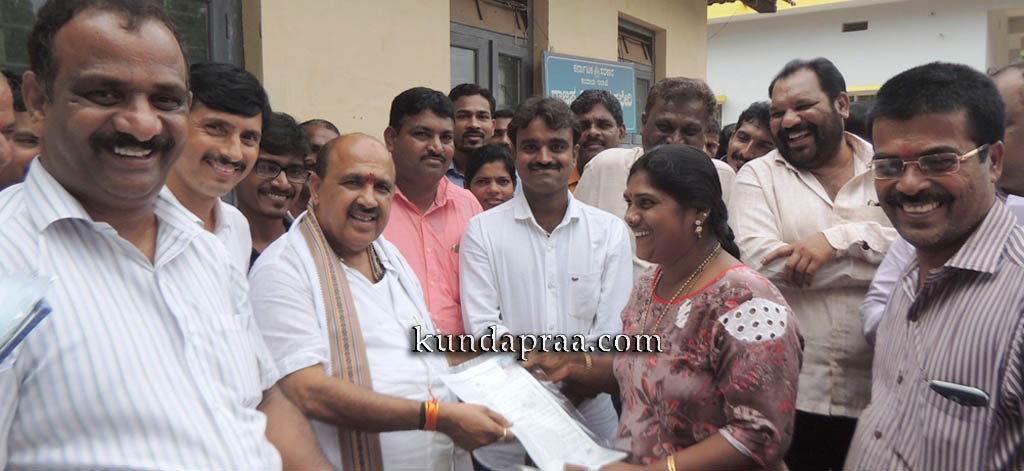 ಬೈಂದೂರು ಶಾಸಕರ ಕಛೇರಿಯಲ್ಲಿ ಹಕ್ಕುಪತ್ರ ವಿತರಣೆ