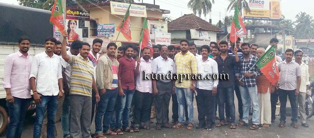 ಕೋಟ ಶ್ರೀನಿವಾಸ ಪೂಜಾರಿ ವಿಪಕ್ಷ ನಾಯಕರಾಗಿ ಆಯ್ಕೆ: ಕೋಟದಲ್ಲಿ ಸಂಭ್ರಮಾಚರಣೆ