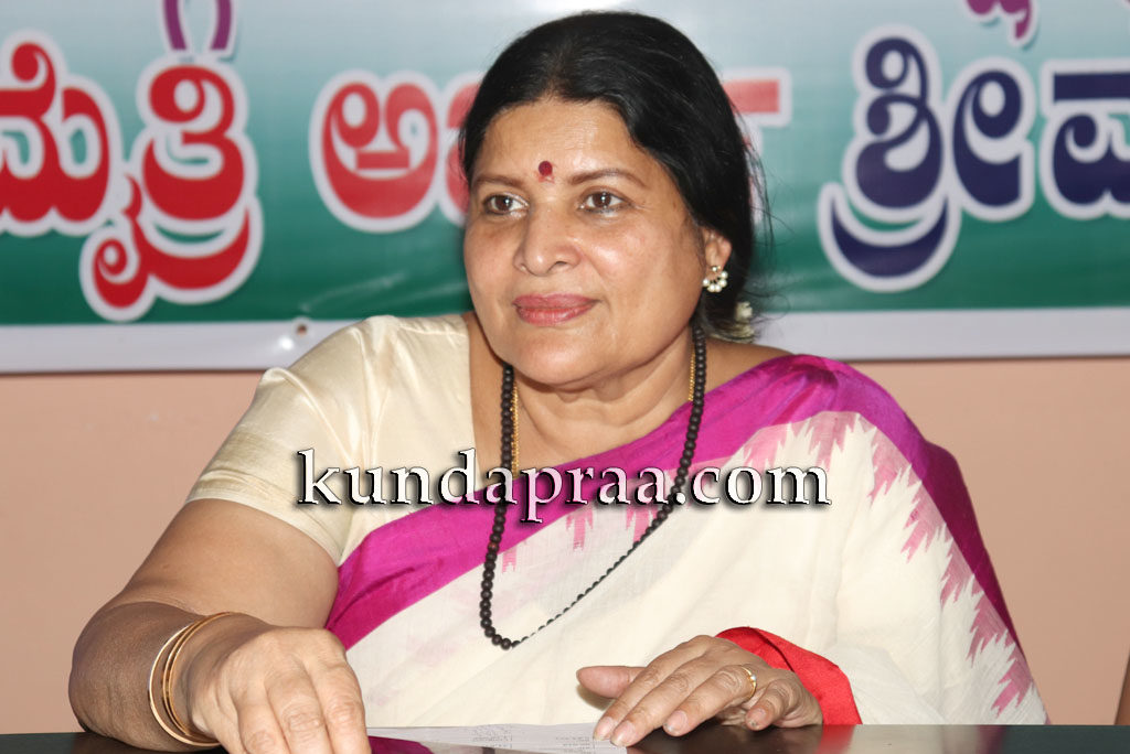 ಮರಳು ಸಮಸ್ಯೆ ನೆಪದಲ್ಲಿ ಚುನಾವಣಾ ರಾಜಕೀಯ: ಸಚಿವೆ ಜಯಮಾಲಾ ಕಿಡಿ