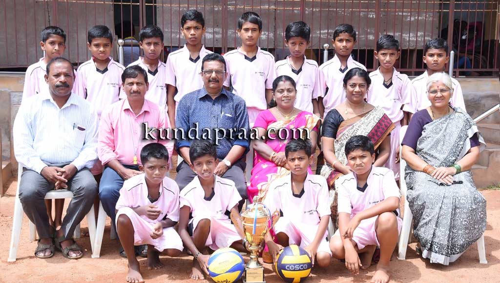 ವಾಲಿಬಾಲ್ ಪಂದ್ಯಾಟ: ಕುವೆಂಪು ತೆಕ್ಕಟ್ಟೆ ಜಿಲ್ಲಾ ಮಟ್ಟಕ್ಕೆ ಆಯ್ಕೆ