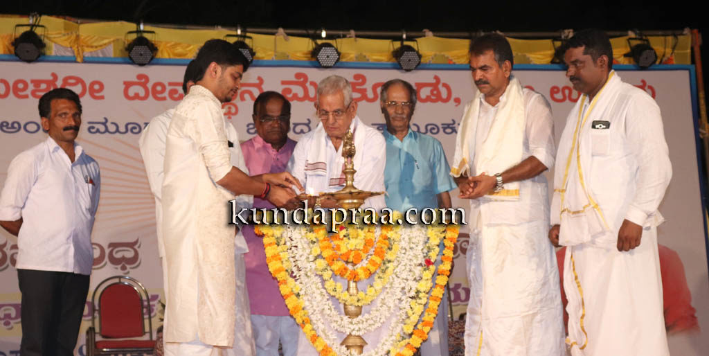 ಉದಾಸಿನ, ಮೂಡನಂಬಿಕೆ ಬಿಟ್ಟು ದೇಶ, ಜನರ ಸೇವೆ ಮಾಡಿ: ವಿನಯ ಗುರೂಜಿ