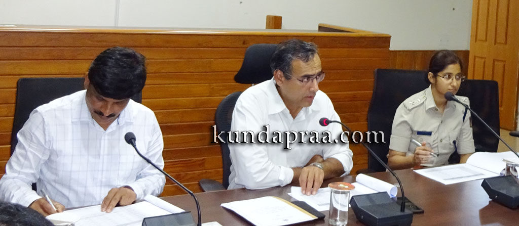 ದಾಸ್ತಾನು ಮರಳು ಶೀಘ್ರ ವಿತರಿಸಲು ಕ್ರಮ ಕೈಗೊಳ್ಳಿ: ಅಧಿಕಾರಿಗಳಿಗೆ ಜಿಲ್ಲಾ ಉಸ್ತುವಾರಿ ಕಾರ್ಯದರ್ಶಿ ಸೂಚನೆ