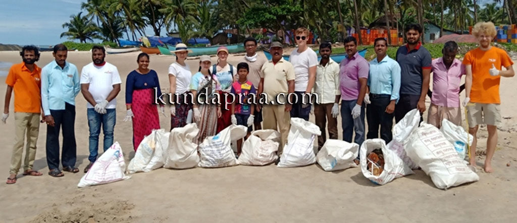 ಸ್ವಚ್ಛ ಭಾರತಕ್ಕೆ ಕೈಜೋಡಿಸಿದ ವಿದೇಶಿ ವಿದ್ಯಾರ್ಥಿಗಳು