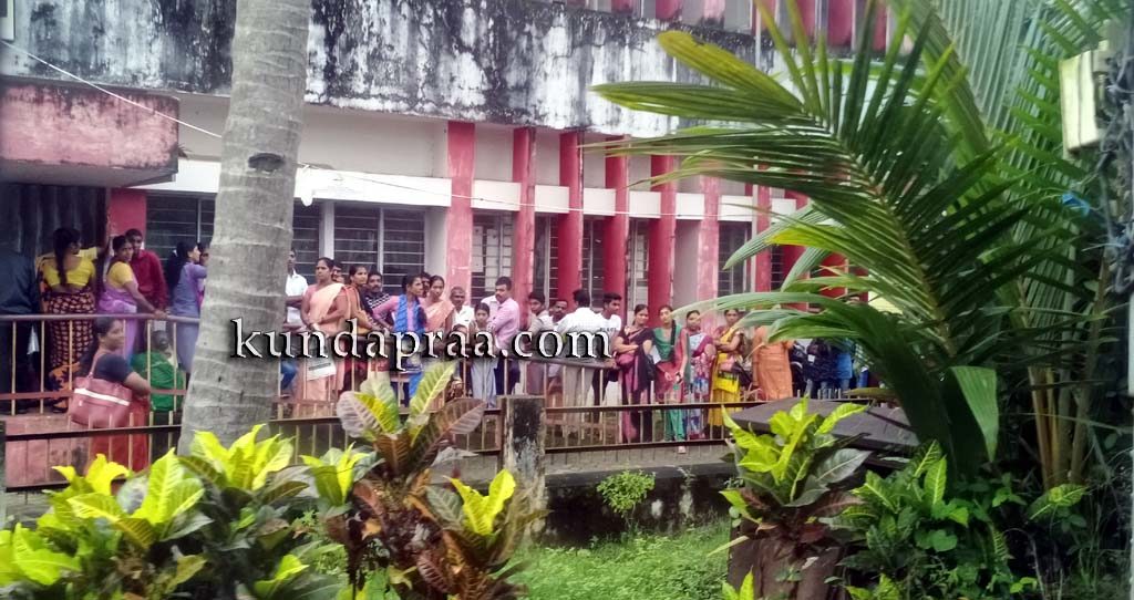 ಆಧಾರ್ ಕಾರ್ಡ್ ಆದಾಲತ್: ನಿರೀಕ್ಷೆಗೂ ಮೀರಿದ ಜನಸಂದಣಿ