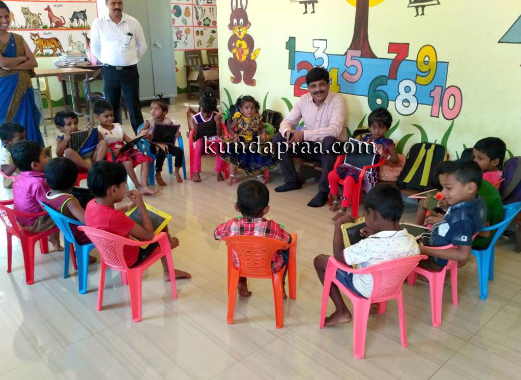 ಕುಂದಾಪುರ: ಮಕ್ಕಳೊಂದಿಗೆ ಬೆರೆತು ಸಂಭ್ರಮಿಸಿದ ಡಿಸಿ ಜಿ. ಜಗದೀಶ್