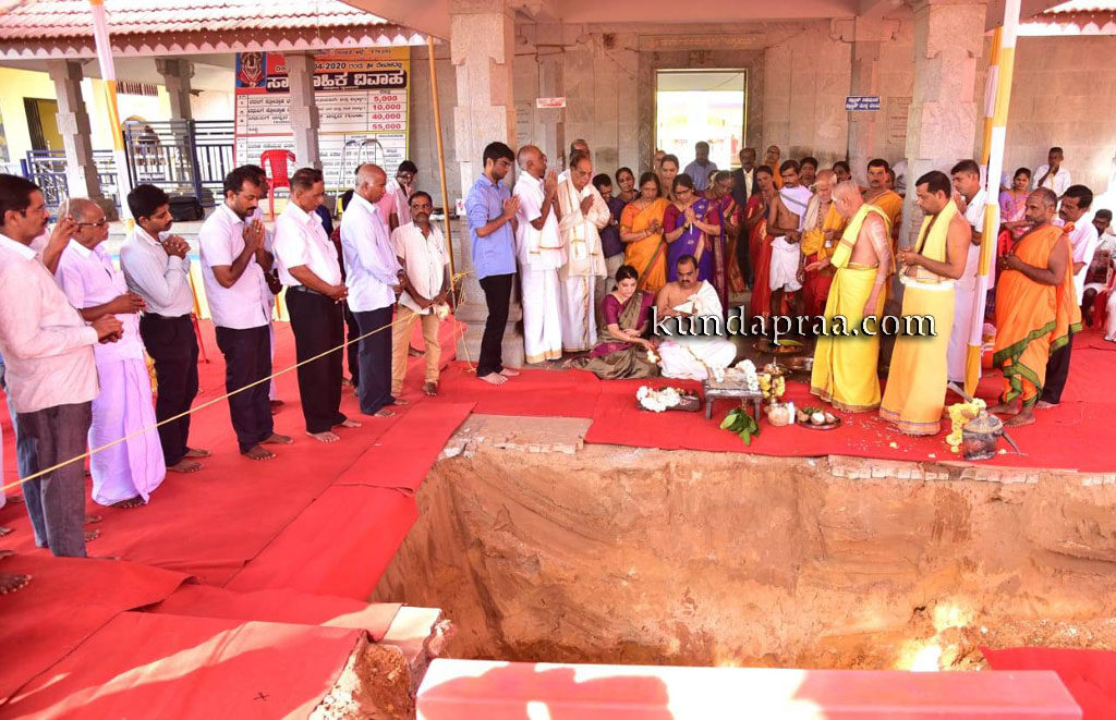 ಉಪ್ಪುಂದ ಶ್ರೀ ದುರ್ಗಾಪರಮೇಶ್ವರೀ ದೇವಸ್ಥಾನ ರಾಜಗೋಪುರ ನಿರ್ಮಾಣಕ್ಕೆ ಶಂಕುಸ್ಥಾಪನೆ