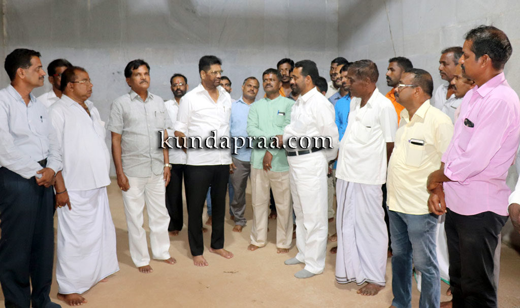 ನಾಕಟ್ಟೆ ಗರಡಿಗೆ ಎಸ್ಸಿಡಿಸಿಸಿ ಬ್ಯಾಂಕ್ ಅಧ್ಯಕ್ಷ ಡಾ. ಎಂ.ಎನ್. ರಾಜೇಂದ್ರಕುಮಾರ್ ಭೇಟಿ