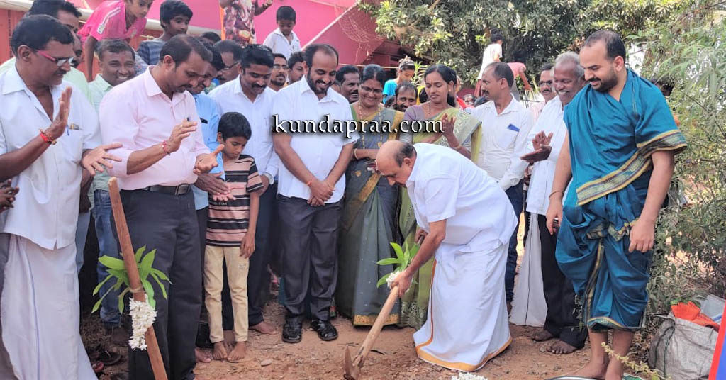 ಗಂಗೊಳ್ಳಿ ಬಂದರು ಬೇಲಿಕೇರಿ ರಸ್ತೆಯ ಕಾಂಕ್ರೀಟಿಕರಣಕ್ಕೆ ಗುದ್ದಲಿ ಪೂಜೆ