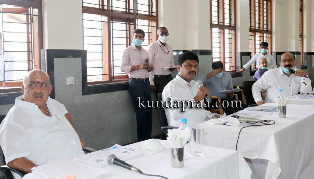 ನೀರು, ಮರಳು ಸಮಸ್ಯೆ ಬಗೆಹರಿಸಲು, ಕಾಮಗಾರಿ ಚುರುಕುಗೊಳಿಸಲು ಆದ್ಯತೆ ನೀಡಿ: ಸಂಸದ ಬಿ. ವೈ. ರಾಘವೇಂದ್ರ