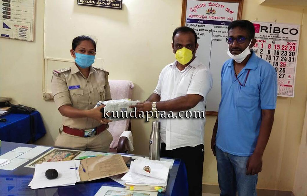 ಬೈಂದೂರು: ಸಂಸದರು ನೀಡಿದ ಫೇಸ್ಮಾಸ್ಕ್ ವಿವಿಧ ಇಲಾಖೆಗೆ ಹಸ್ತಾಂತರ