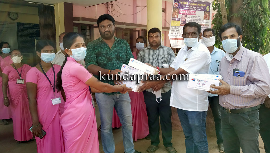 ಬೈಂದೂರು: ಆಶಾ ಕಾರ್ಯಕರ್ತರಿಗೆ ಪ್ರಾಥಮಿಕ ಶಾಲಾ ಶಿಕ್ಷಕರ ಸಂಘದಿಂದ ಮಾಸ್ಕ್ ವಿತರಣೆ