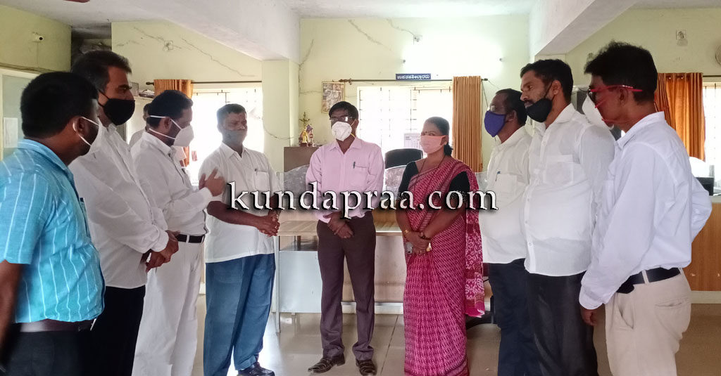 ಕೋವಿಡ್ ಪ್ರಕರಣ ನಿಭಾಯಿಸುವಲ್ಲಿ ಬೈಂದೂರು ತಾಲೂಕಿನಲ್ಲಿ ನಿರ್ಲಕ್ಷ್ಯ ಧೊರಣೆ: ಬ್ಲಾಕ್ ಕಾಂಗ್ರೆಸ್ ನಿಯೋಗ ಖಂಡನೆ