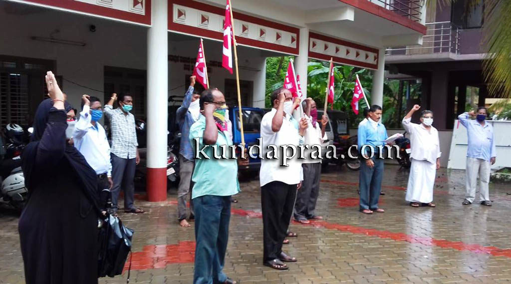 ಕುಂದಾಪುರ, ಬೈಂದೂರಿನಲ್ಲಿ ಸಿಪಿಐ(ಎಂ) ಪ್ರತಿಭಟನೆ: ಲಾಕ್ಡೌನ್ ಸಂತ್ರಸ್ಥರ ಪರಿಹಾರಕ್ಕಾಗಿ ಆಗ್ರಹ